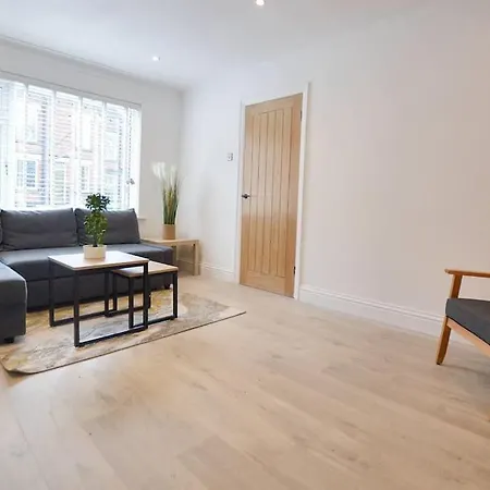 بيت للعطل Stunning House In Kirkstall! ليدز