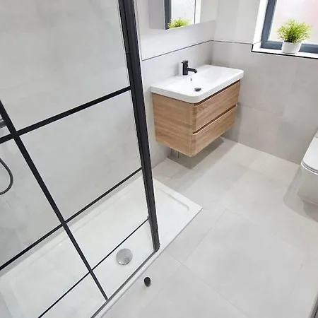 بيت للعطل Stunning House In Kirkstall! *