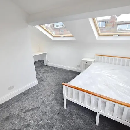 Stunning House In Kirkstall! بيت للعطل ليدز