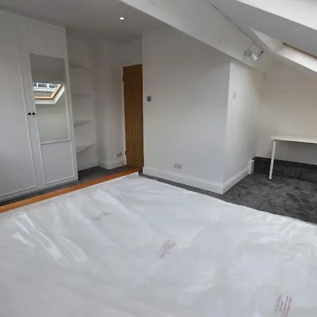 Stunning House In Kirkstall! بيت للعطل *