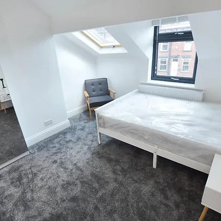 بيت للعطل Stunning House In Kirkstall! ليدز