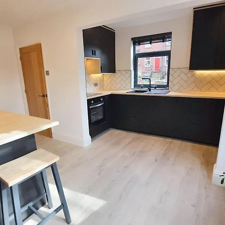 Stunning House In Kirkstall! بيت للعطل