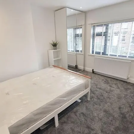 Stunning House In Kirkstall! * ليدز